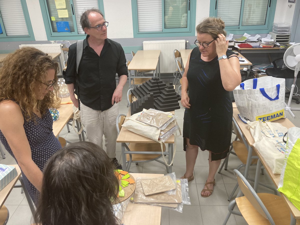fermat_science's tweet photo. Projet Diffusion de la Culture Maths en Région @occitanie : Journée pour les enseignants, médiateurs, chercheurs  au @ClgGrazailles pour découvrir les actions  @fermat_science Irem de Montpellier @LesMathsEnScene @MAThenJEANS @ApmepToulouse 
@acmontpellier… https://t.co/JXl85LycuB