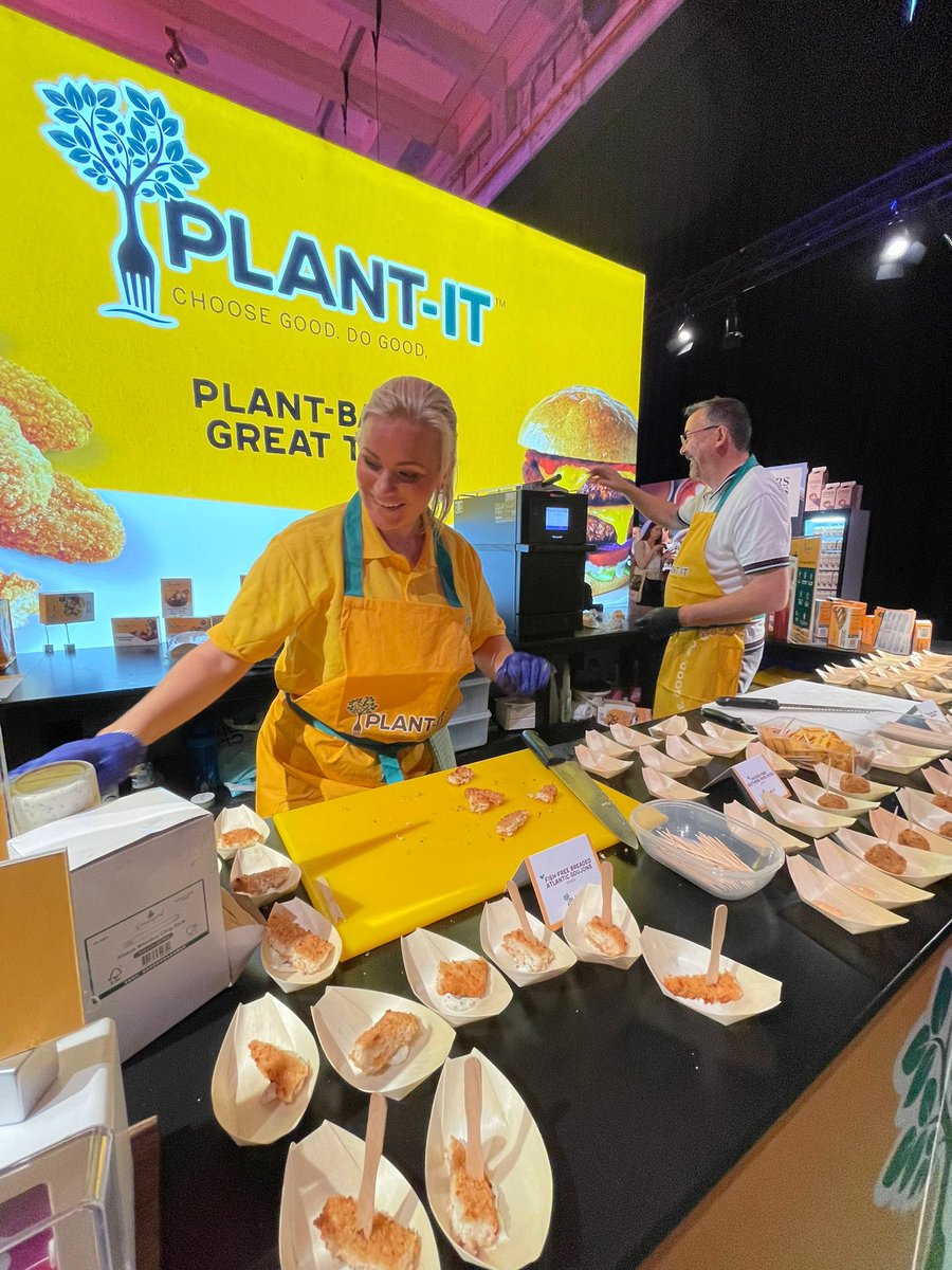 plantitfoodco's tweet photo. Plant-It are attending @vegemessut at Kaapelitehdas in Helsinki, Finland. 🇫🇮 

Vegemessut is the Biggest Vegan Food Fair in the Nordics. 🌱

Come visit us in the Cable Factory and taste our Delicious Plant-Based food. 😋 

#ChooseGoodDoGood #PlantBased #Vegemessut2022 https://t.co/otESo7nCan