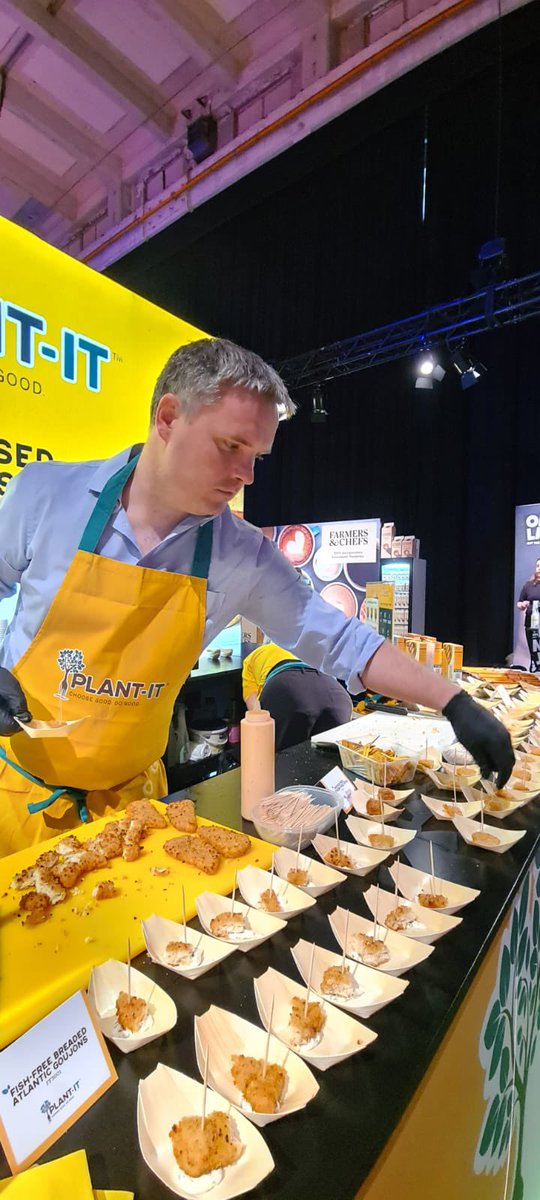 plantitfoodco's tweet photo. Plant-It are attending @vegemessut at Kaapelitehdas in Helsinki, Finland. 🇫🇮 

Vegemessut is the Biggest Vegan Food Fair in the Nordics. 🌱

Come visit us in the Cable Factory and taste our Delicious Plant-Based food. 😋 

#ChooseGoodDoGood #PlantBased #Vegemessut2022 https://t.co/otESo7nCan