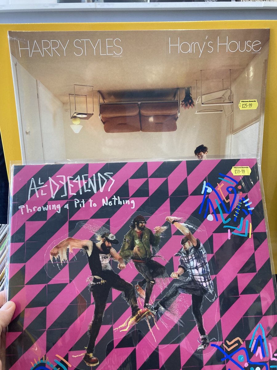 makethatatake's tweet photo. #RecordStoreDay at @thirteenvinyl
#alldeepends
@Harry_Styles
#vinyl
#pop
#punk https://t.co/vZAVKMdc6E