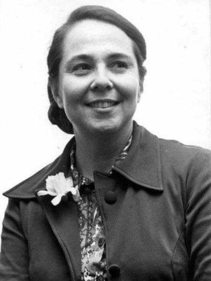 de_solidaridad's tweet photo. Inolvidable Vilma, a 15 años de su desaparición física, sigue viva en la profunda obra que convirtió a la mujer en protagonista fundamental de la Revolución Cubana y en sus incontables aportes a la liberación femenina en el mundo
#VilmaPorSiempre 
#CubaPorLaPaz https://t.co/08jEJa7Idp