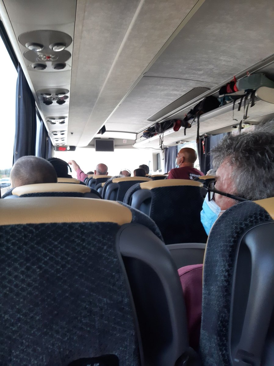 XerricsOlot's tweet photo. Ara no recordo quina va ser la última vegada que agafavem un #bus per anar a una diada,segur q era al 2019.Som a dins el bus camí a #LesRoquetesdelGarraf on actuarem amb @CastLesRoquetes i @DeMediona
#decamí #feiamolt #somhi #actuacio #diada #castells #castellers #castelleres https://t.co/rjJJ82cSw8