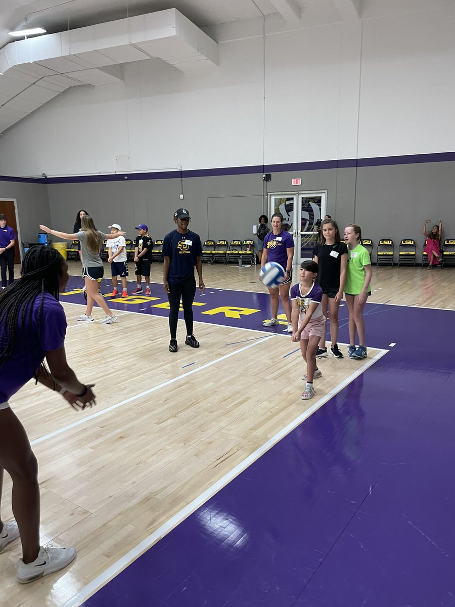 lsuvolleyball's tweet image. Having a blast partnering with @SouthernU_VB at 𝐆𝐞𝐚𝐮𝐱 𝐃𝐚𝐲 to commemorate the 50 Year Anniversary of Women’s Athletics! #GeauxTiger🐯 #GeauxJags🐆