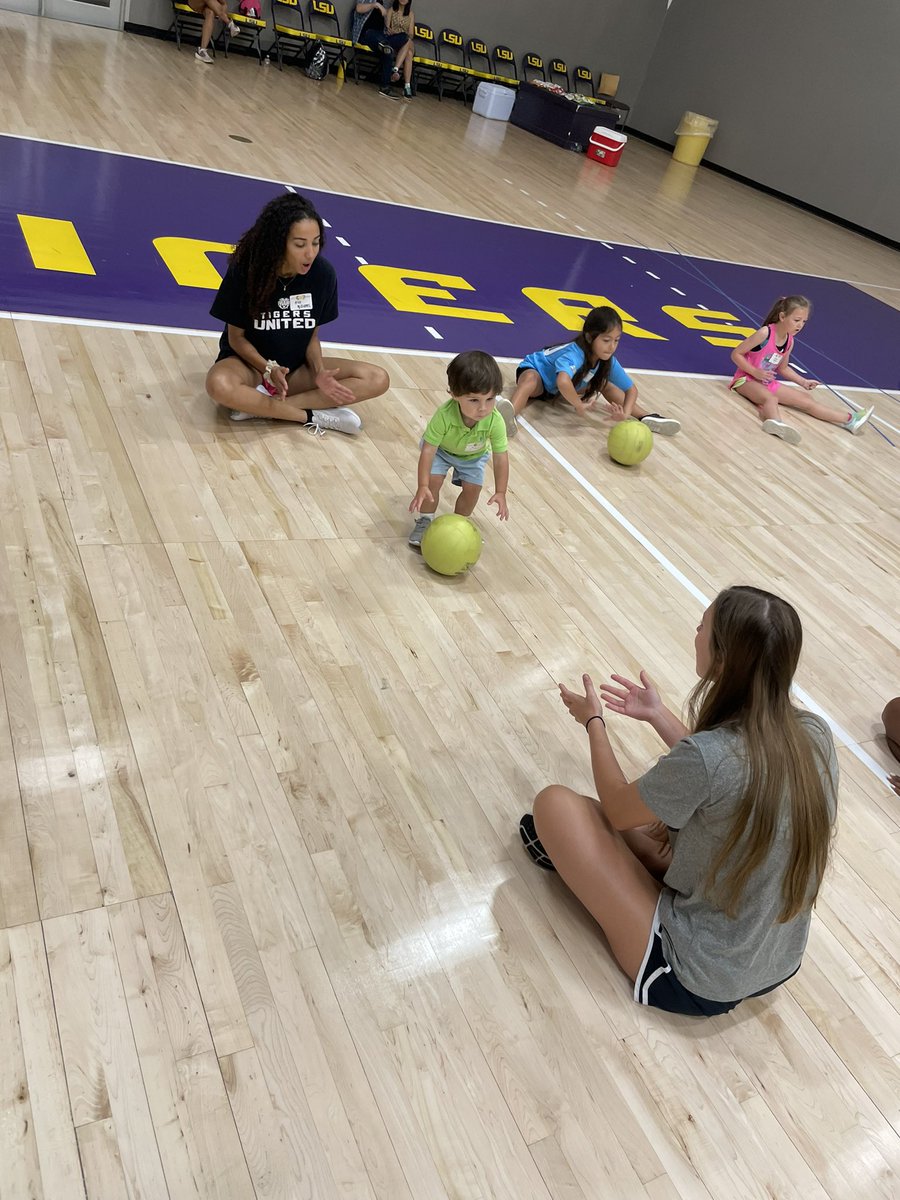 lsuvolleyball's tweet image. Having a blast partnering with @SouthernU_VB at 𝐆𝐞𝐚𝐮𝐱 𝐃𝐚𝐲 to commemorate the 50 Year Anniversary of Women’s Athletics! #GeauxTiger🐯 #GeauxJags🐆