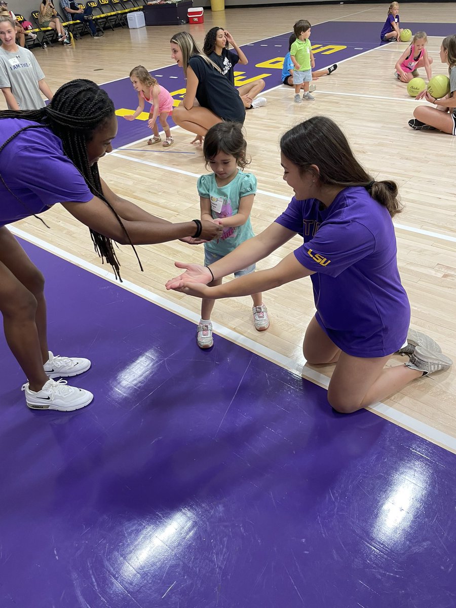 lsuvolleyball's tweet image. Having a blast partnering with @SouthernU_VB at 𝐆𝐞𝐚𝐮𝐱 𝐃𝐚𝐲 to commemorate the 50 Year Anniversary of Women’s Athletics! #GeauxTiger🐯 #GeauxJags🐆