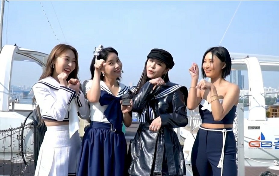 keemddun's tweet photo. happy anniversary to us, my saviors!

my mamamoo and team pighati huhu love u guys a lot💚 https://t.co/uW7OcqfSKQ