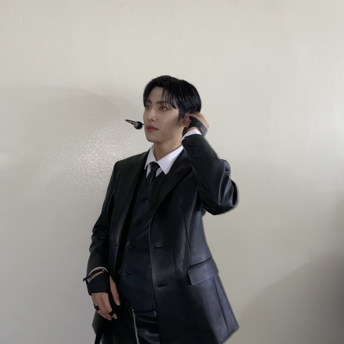 달 tweet media