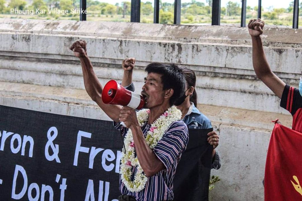 abks_26's tweet photo. Residents, teachers and parents from Letpadaung Taung village, Salingyi, rallied today in voicing out their oppositions to Illegitimate Military ruling.   #2022Jun18Coup #NoExemption #FreezePaymentsToJunta #WhatsHappeningInMyanmar https://t.co/Ap991OWAIr