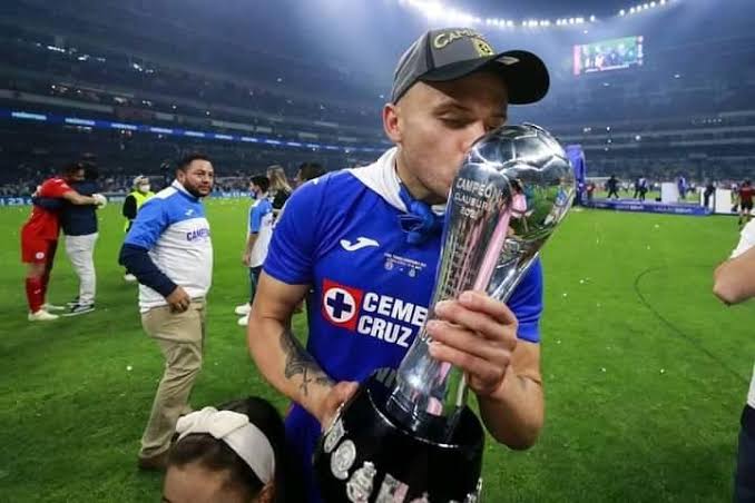 Charly Castillo (@koyel10) on Twitter photo Como puede ser posible que @cruzazul se quede de brazos cruzados mientras el América se lleva al ultimo idolo celeste <a href="/jona2118/">Jonathan Rodríguez</a>
#CabecitaEsAzul Como puede ser posible que @cruzazul se quede de brazos cruzados mientras el América se lleva al ultimo idolo celeste <a href="/jona2118/">Jonathan Rodríguez</a>
#CabecitaEsAzul