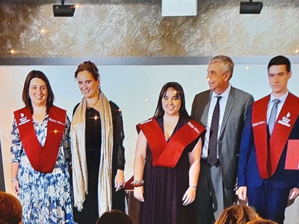 ERoigM's tweet photo. Avui amb Josep Maria Carbonell i Anna en la cerimònia de graduació del Màster de Relacions Institucionals, Esdeveniments i Protocol de la Facultat de Comunicació Blanquerna de Universitat Ramon Llull 
Un plaer retrobar-nos Josep Ma en un dia tant especial, enhorabona! @Blanquerna https://t.co/bQ4dqpCLNL