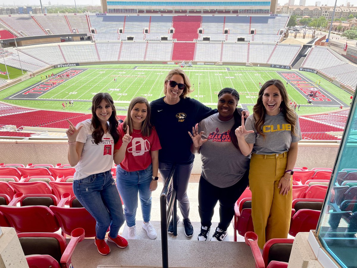 kami_fryar's tweet photo. Had a blast hosting this year’s NLWA Conference in Lubbock! Love making new friends and sharing ideas! This is a special group of people! #NLWA https://t.co/hMhsWqJpag