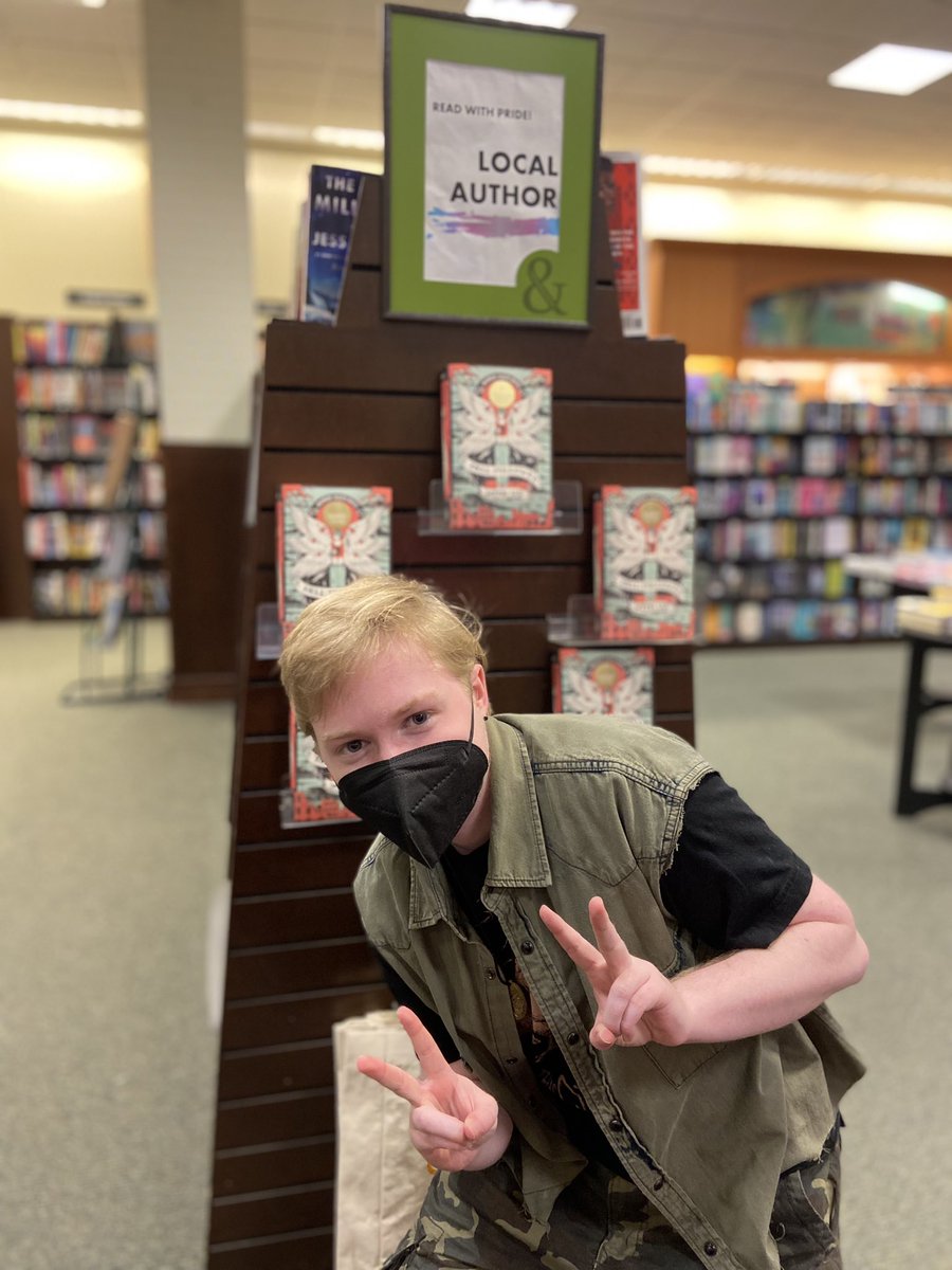 WAIT ITS #AutisticPrideDay TODAY??

hi, I’m an autistic author who wrote an NYT bestselling horror novel with a badass autistic love interest, and I am, in fact, very proud of it 

penguinrandomhouse.com/books/703321/h…