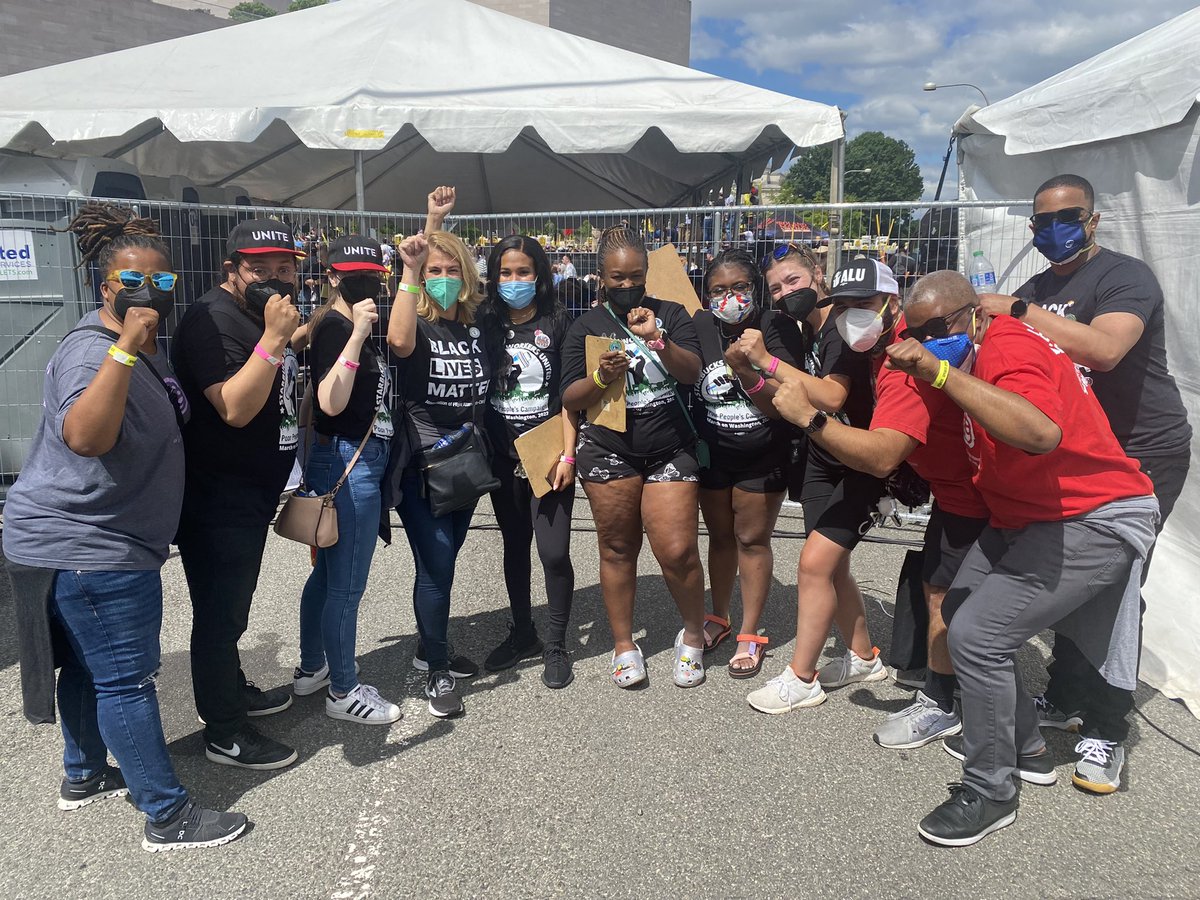 RenoIntreglia's tweet photo. @afa_cwa President @FlyingWithSara standing #UnionStrong with the @memphisseven901, workers united can never be divided!
#solidarity #1u #ShameOnStarbucks #unionpower #unionpride #union #unions #endpovery #poverty #PoorPeoplesCampaign @SBWorkersUnited @SpiritAFA @UniteThePoor https://t.co/4xJ4vvO59T
