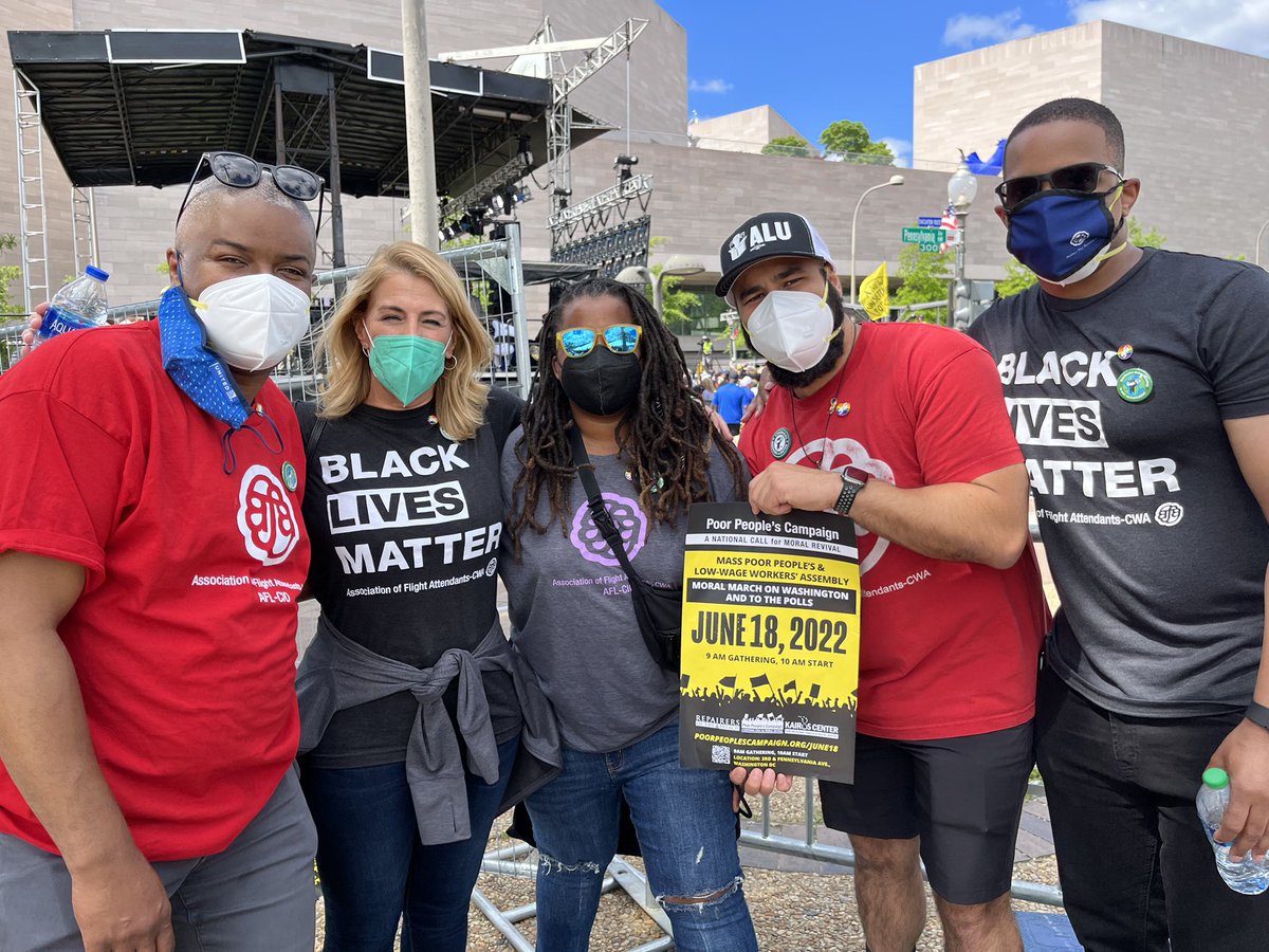 RenoIntreglia's tweet photo. @afa_cwa President @FlyingWithSara standing #UnionStrong with the @memphisseven901, workers united can never be divided!
#solidarity #1u #ShameOnStarbucks #unionpower #unionpride #union #unions #endpovery #poverty #PoorPeoplesCampaign @SBWorkersUnited @SpiritAFA @UniteThePoor https://t.co/4xJ4vvO59T