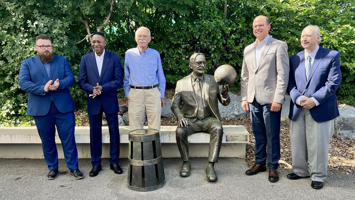 michelfilliau's tweet photo. #Happy90Birthday @FIBA Unveiling #JamesNaismith statue in #PatrickBaumann - #HouseofBasketball https://t.co/ae5ppzCTMd