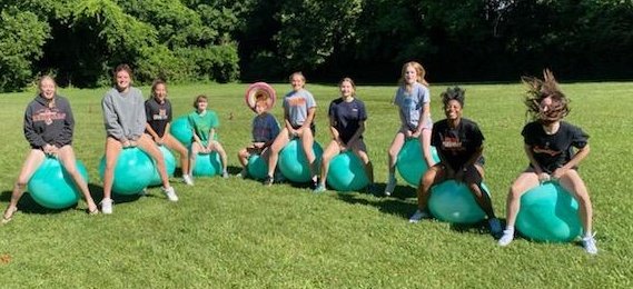 CoachDParker's tweet image. Took a weekend away from hoops to spend some time giving back, and Volunteering at @city_loveland amazing race! These girls had a lot of fun and the Hippity Hop  station was definitely the most difficult 🤣🤣 #OurWay