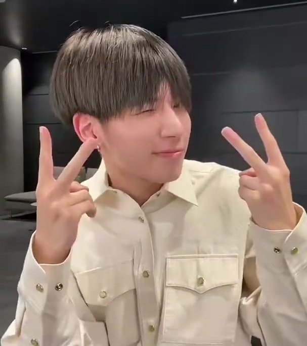 HUEKAN1SMS's tweet photo. kang taehyun never beating the meow meow allegations 😺 https://t.co/NOwswzRSbl