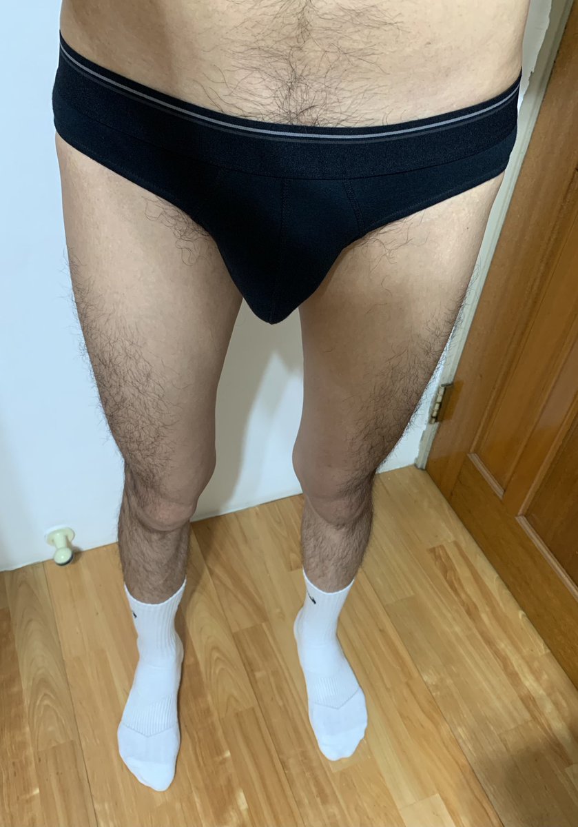 三角.四角
你們都穿什麼角😏

#內褲 #三角 #四角 #白襪 
#交友 #安全連結 #FWB