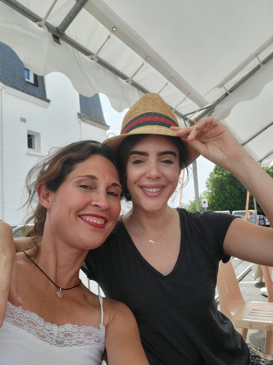 DLagrouSempere's tweet photo. Joyeuses rencontres à @CarnacLAirLivre sous un soleil généreux et des lecteurs fidèles. La beauté de nos régions @OuestFrance @OuestFrance_56 Merci pour l'organisation 👌 @jmquemener 🙏 @Aurelie_JEAN #nathaliedebroc @Ed_Flammarion @VDumeige #apreslorage ✒️ @CarnacTourisme https://t.co/TPaRJOPovT