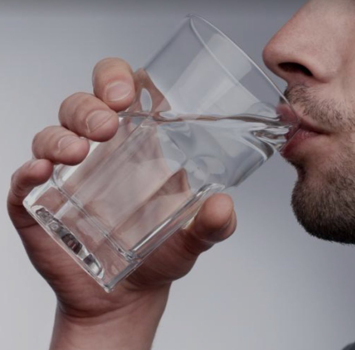 LoQuePasaEnNL's tweet photo. En estos momentos mucha gente no tiene agua para simplemente hidratarse bebiendo un vaso del vital líquido, no recuerdo una tragedia humanitaria de este tamaño en Nuevo León !! https://t.co/HNTURpiZZc