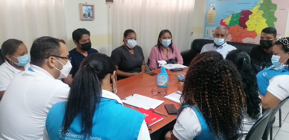 SaludImbabura's tweet photo. #Esmeraldas | Con el objetivo de realizar un  trabajo coordinado en la Red Pública Integral de Salud enmarcados en referencias y derivación de pacientes según su grado de complejidad, Hardy Morales, Director del #Distrito08D01, mantiene reunión de trabajo con Directivos del IESS https://t.co/zHJ9cbdz5Q