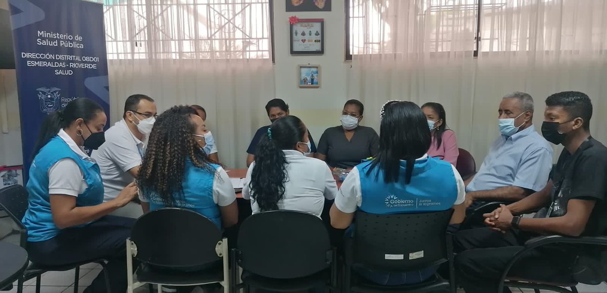 SaludImbabura's tweet photo. #Esmeraldas | Con el objetivo de realizar un  trabajo coordinado en la Red Pública Integral de Salud enmarcados en referencias y derivación de pacientes según su grado de complejidad, Hardy Morales, Director del #Distrito08D01, mantiene reunión de trabajo con Directivos del IESS https://t.co/zHJ9cbdz5Q