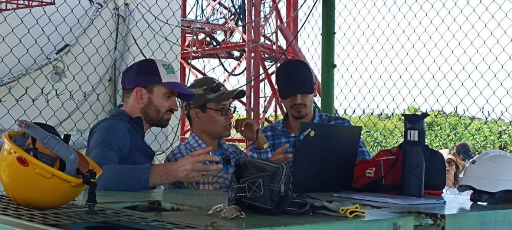 CujaeRedSocial's tweet photo. Grupo Aerodinámica de @CivilCujae en colaboración con @RadiocubaSTX y @UCLVCU. Identificación de fuerzas de viento en torre atirantada. En el marco del doctorado dual que realiza @KU_Leuven–#Cuaje.
#Ciencia #Cuba
@AlmaCujae @SoyCujae @MINCOMCuba https://t.co/vzYxxq9BrB