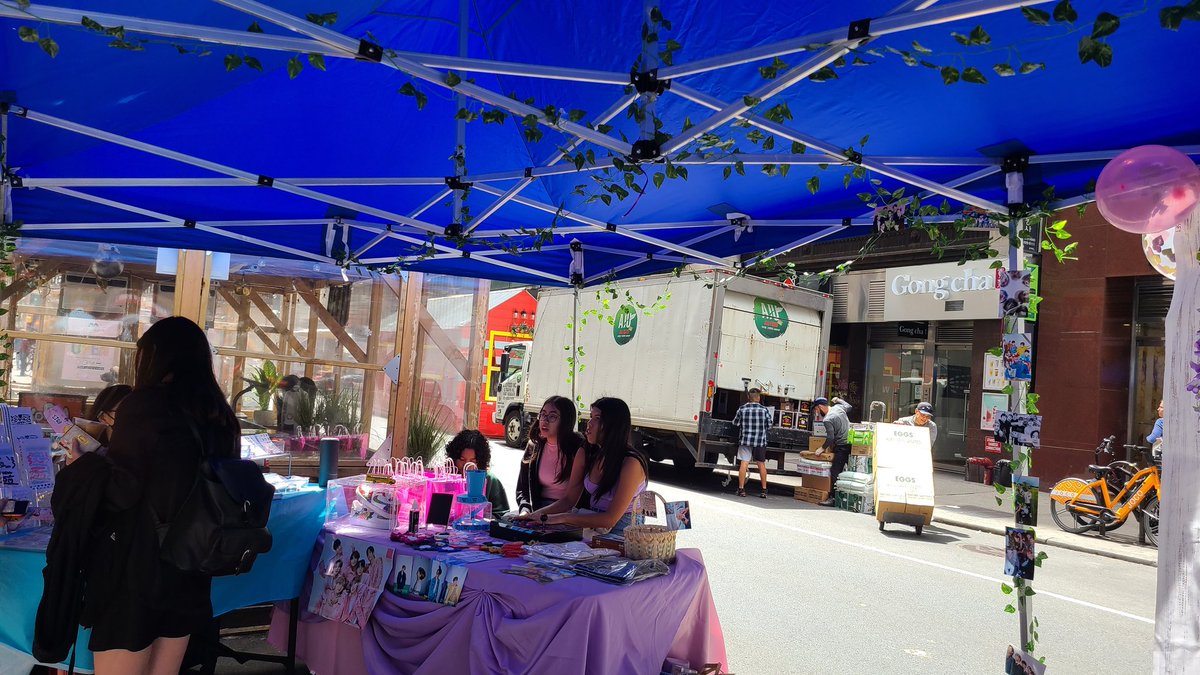 Moonlighttshop's tweet photo. WE ARE OPEN !!! #gracestreetcafe #cupsleeveevent #bts #nyc https://t.co/PKYqZ0wi7V