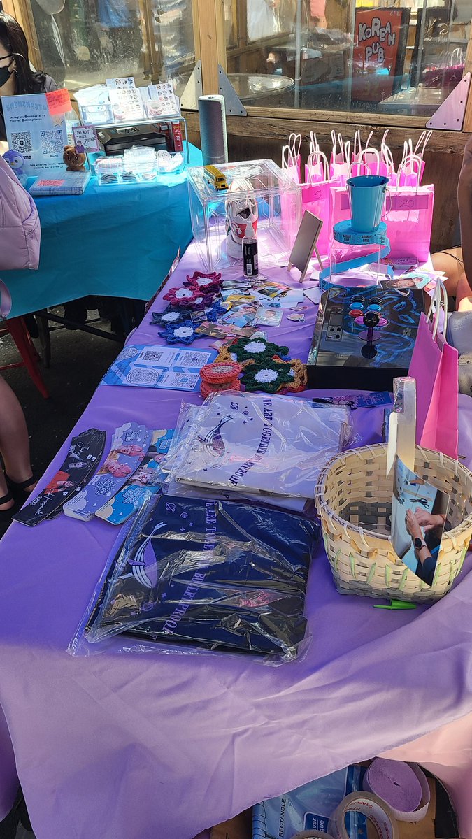 Moonlighttshop's tweet photo. WE ARE OPEN !!! #gracestreetcafe #cupsleeveevent #bts #nyc https://t.co/PKYqZ0wi7V