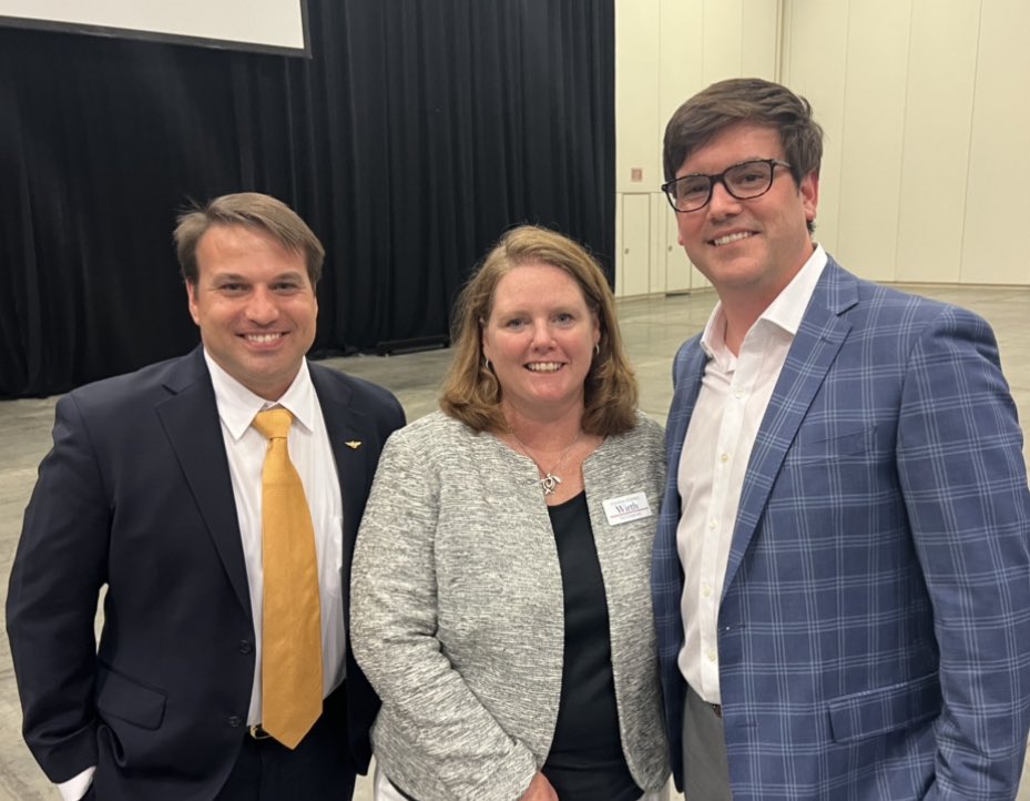 cwirth4congress's tweet photo. It was a pleasure to meet you @Matt_in_KIND & @jakeincarmel 💪🏻🌊
#BigDemWeekend @INDems #IndianaDems #IN06 #HoosierDemocrat #HoosierTwitter https://t.co/Juz3ZvPeJW