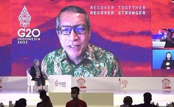 DTDjani's tweet photo. (2) I took the Society of Renewable Energy organization as well as the #Y20 delegates’ initiatives to plant mangrove trees 🌳 and release turtle 🐢 to the sea earlier this morning as concrete examples on how youth can catalyze real actions. https://t.co/R6zA4mCAqb