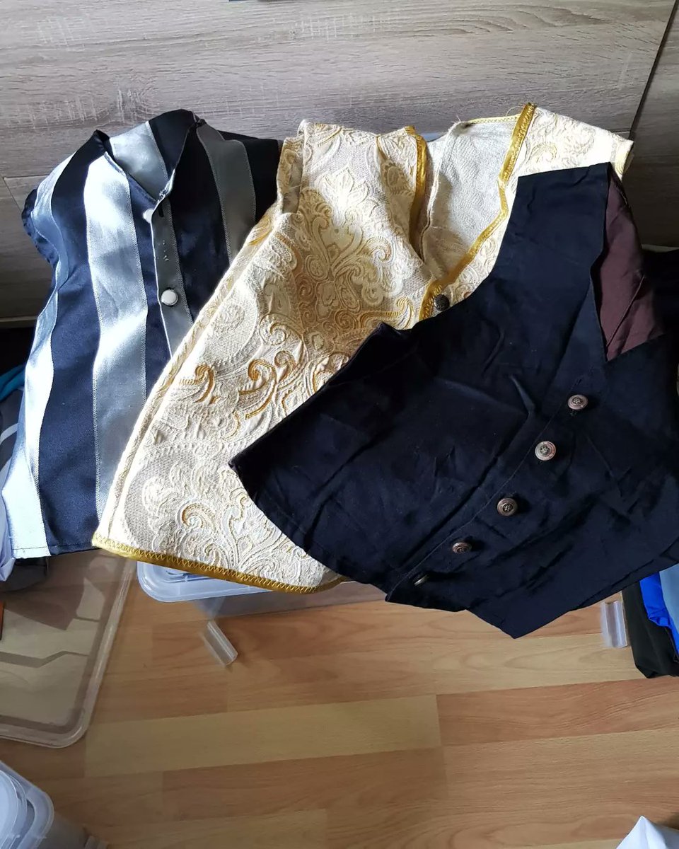 Yamiku's tweet photo. a bunch of dress shirts & vests for dear sanji
oh dear
🤣
#cosplaystuff #onepiece #sanji
https://t.co/S1li9hyH64 https://t.co/a0cD0wzfhB