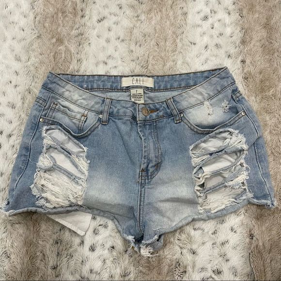 KnotHooking's tweet photo. So good I had to share! Check out all the items I'm loving on @Poshmarkapp #poshmark #fashion #style #shopmycloset #laura #cali #ep: https://t.co/rQ5LnwMV5q https://t.co/7gHo2mVEqS