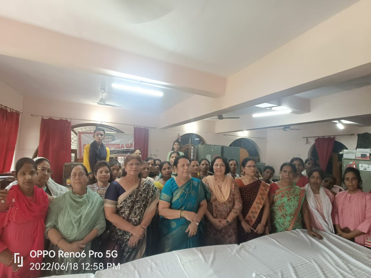 neelamgorhe's tweet photo. #महिला कार्यकर्त्यांच्या सहभागाशिवाय सामाजिक विकास अपूर्ण : विधानपरिषदेच्या उपसभापती डॉ.नीलम गोर्हे
कानपुर(ऊप्र)सखी केंद्राच्या कार्यक्रमातील विचार @neelamchaturv12 यांचे संयोजन 
महिला सुरक्षेबाबत संवेदनशीलतेने पाऊले उचलण्यासाठी मार्गदर्शक यंत्रणा निर्माण करणे आवश्यक.
@MahaDGIPR https://t.co/PaW4Kgr49L