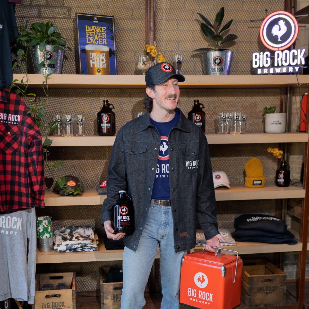 BigRockBrewery's tweet photo. 🔹 #WEARBLUEDAY 🔹 We're sporting a blue Big Rock tee today to promote the importance of prioritizing men's mental &amp; physical health. Stay tuned for more #MensHealthMonth posts!

📲 Learn more through @MensHlthNetwork. https://t.co/oijDzzfL7z
