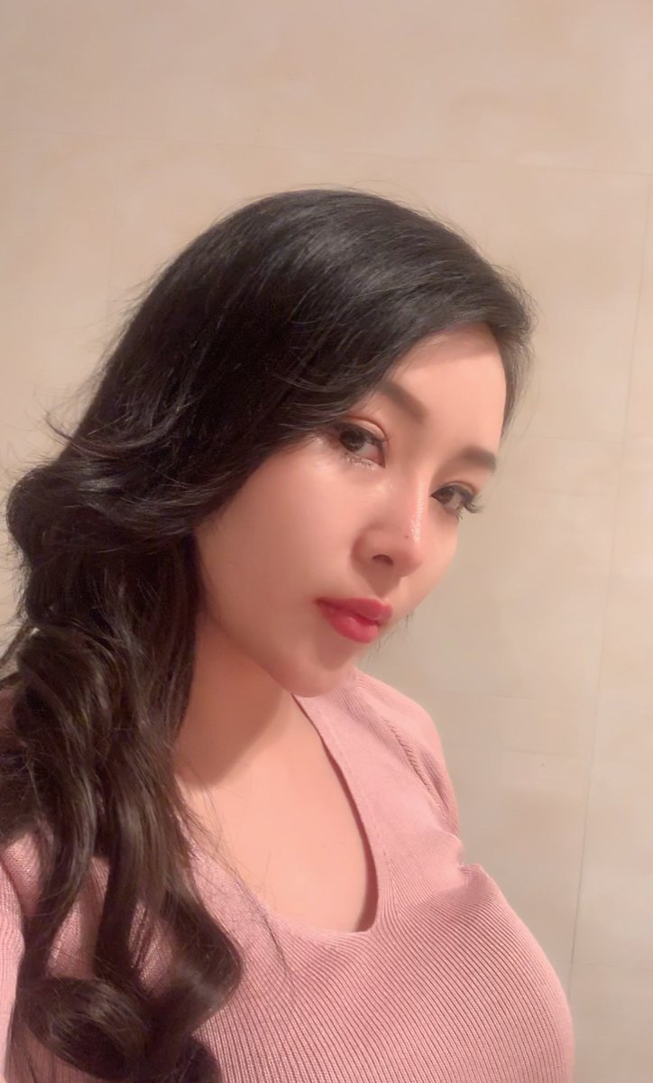 PatriciaDan12's tweet photo. 刚玩推特什么都不懂😳你们能关注阿姨吗粉丝涨起来的话我就可以更新点色色的东西了 https://t.co/ELalCG3PQc