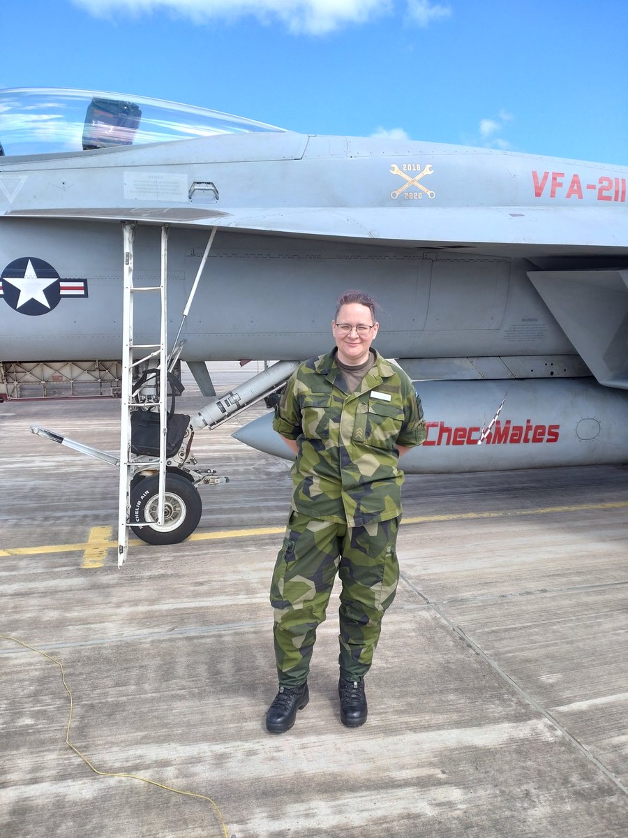 LinaGrynet's tweet photo. När man får bonusklappa på amerikanska flygplan 😏😊 https://t.co/UDpA1bOPRA