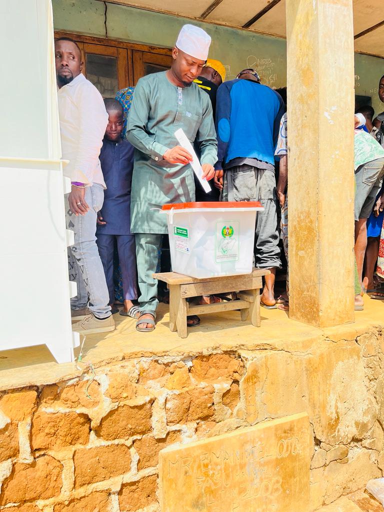 JasperOgunkuade's tweet photo. #EkitiDecides2022
Today, I perform my civil duty and cast my vote for my party APC and at Inuja Unit 04, Ikogosi Ward 06, Ekiti West Local Government, Ekiti State.
Biodun Abayomi Oyebanji, Ekiti People's Choice.
#kosere https://t.co/4TCOvfy6Xy