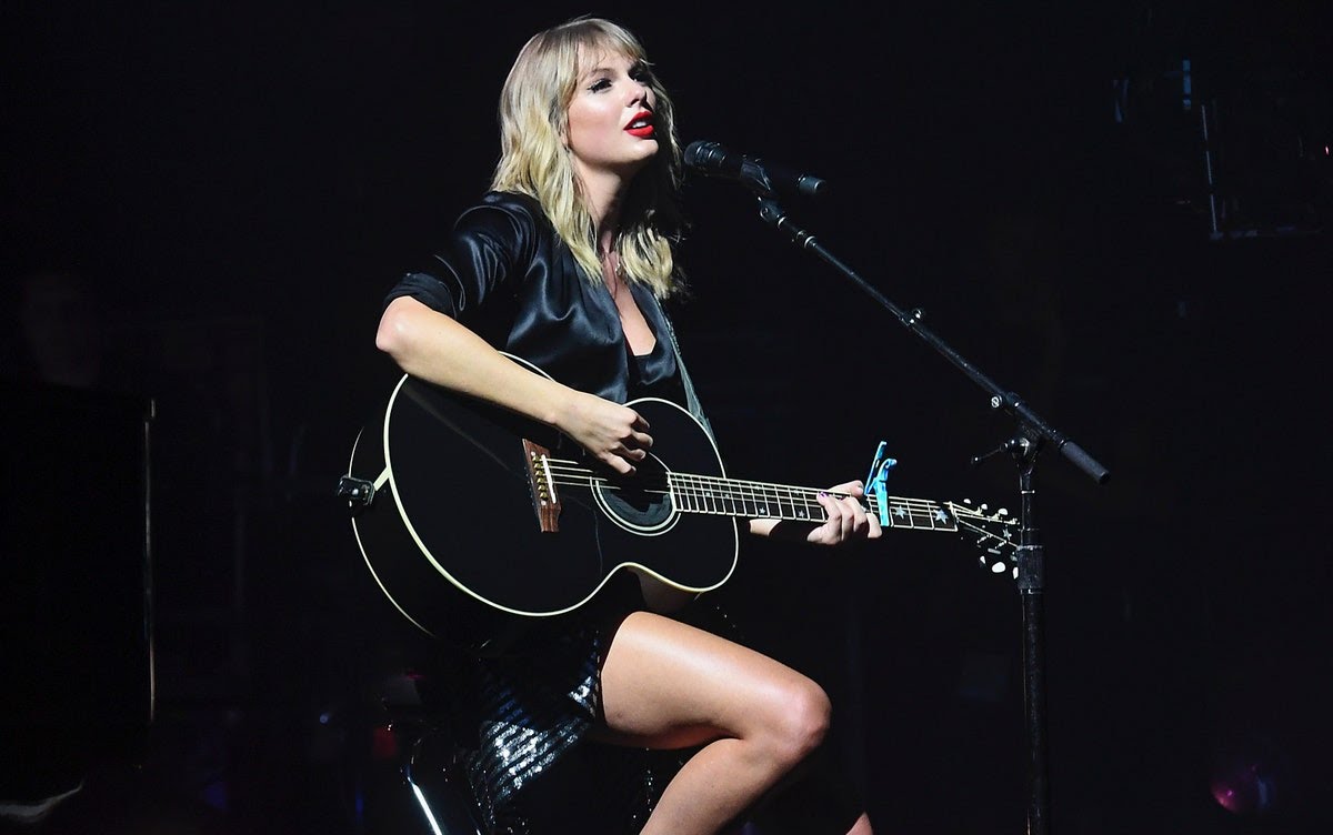 tswiftsversion_'s tweet photo. would it be alright if one of my determinants that i get to be really truly happy in this lifetime is that i get to see you perform live?

i hope to see you soonessssssst, loml, @taylorswift13 🥺💛 https://t.co/Ya1C4Mtwt3