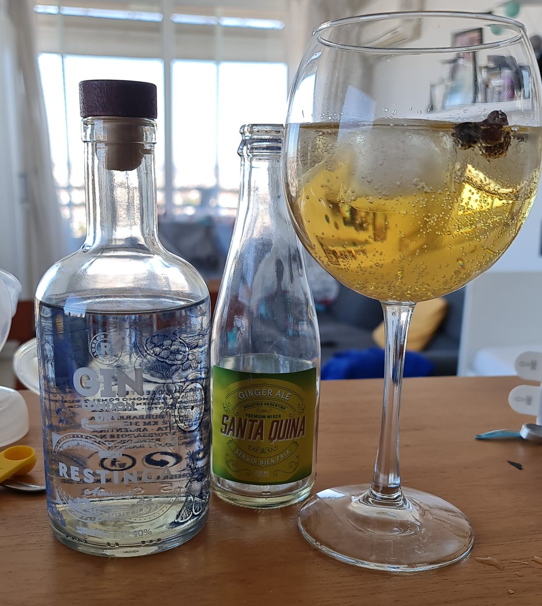 Matnac's tweet image. Concubina se fue con hija#2.
Hija#1 con fiebre. 
El depto un bardo.  
Decidí empezar por acá: