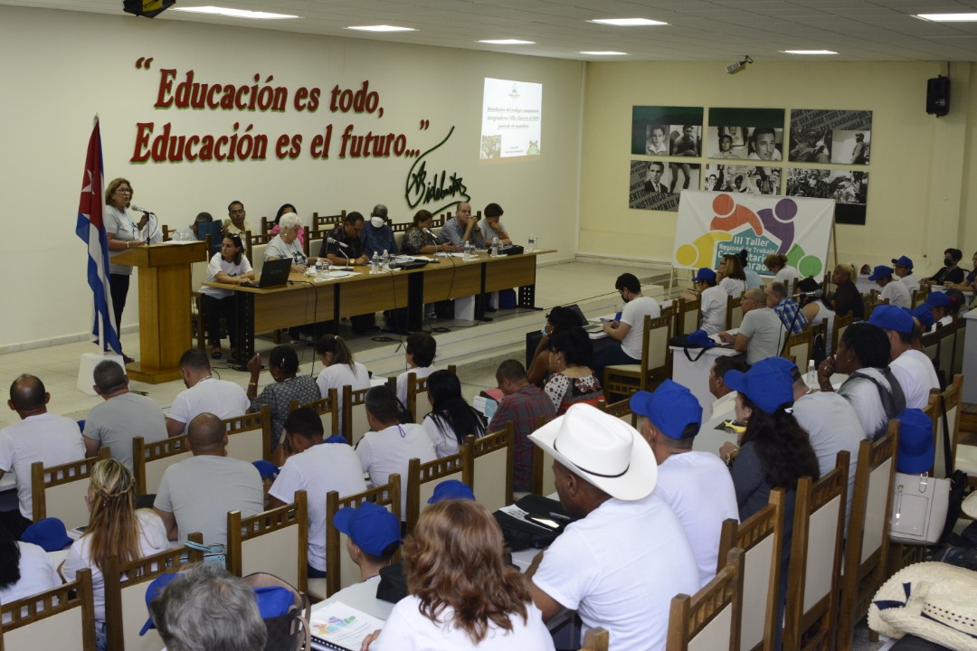 AsambleaCuba's tweet photo. Ahora | Encabeza #EstebanLazo, presidente de Asamblea Nacional del #PoderPopular y del Consejo de Estado de #Cuba🇨🇺, clausura del III Taller Regional de #TrabajoComunitarioIntegrado, de la zona central del país

➡️Participan @TeresaBoue @IzquierdoAlons1 y @TomsAlexisMart1 https://t.co/7hNLjQDwn2