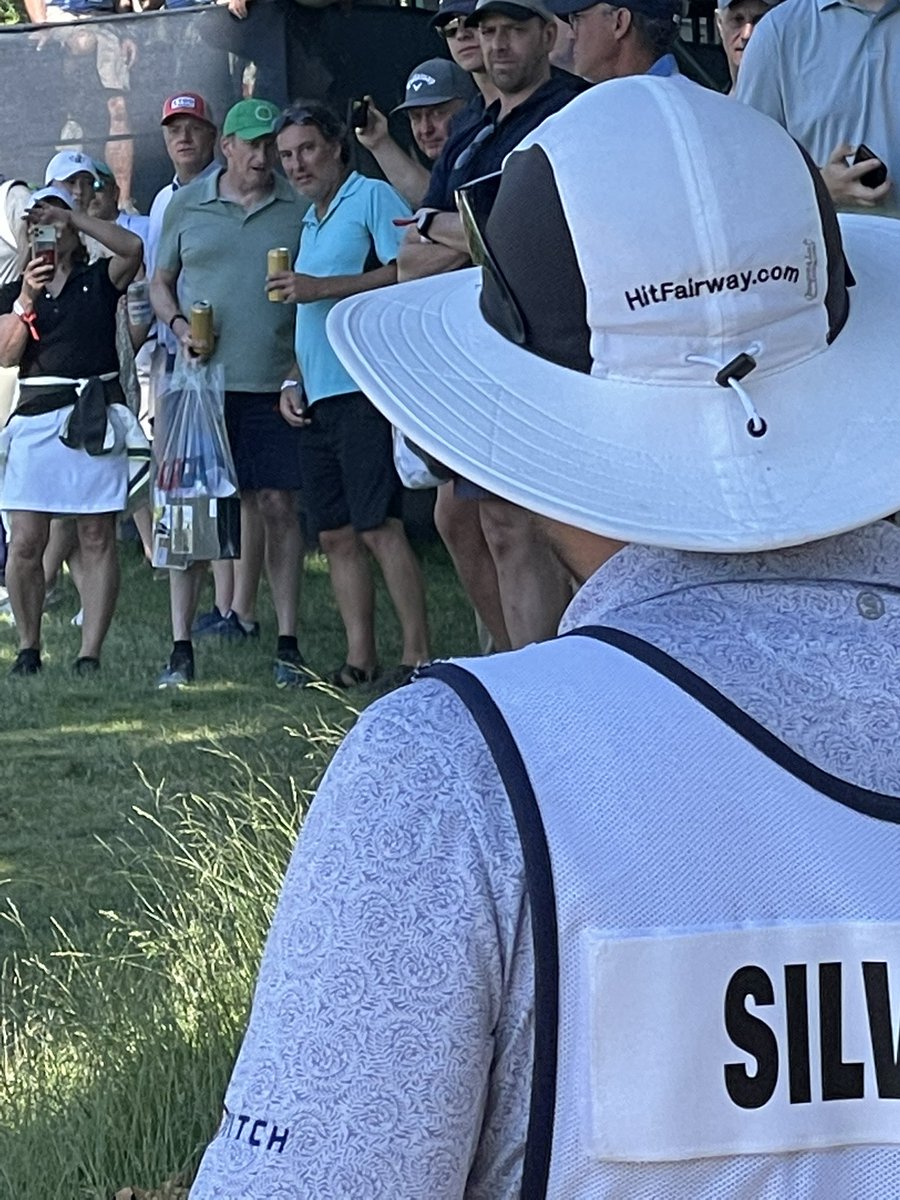 hitfairwaygolf's tweet photo. Look at @InvestingChef doing work!!!

#caddytalk #golftalk @CaddieNetwork https://t.co/FSRhVCbJpR