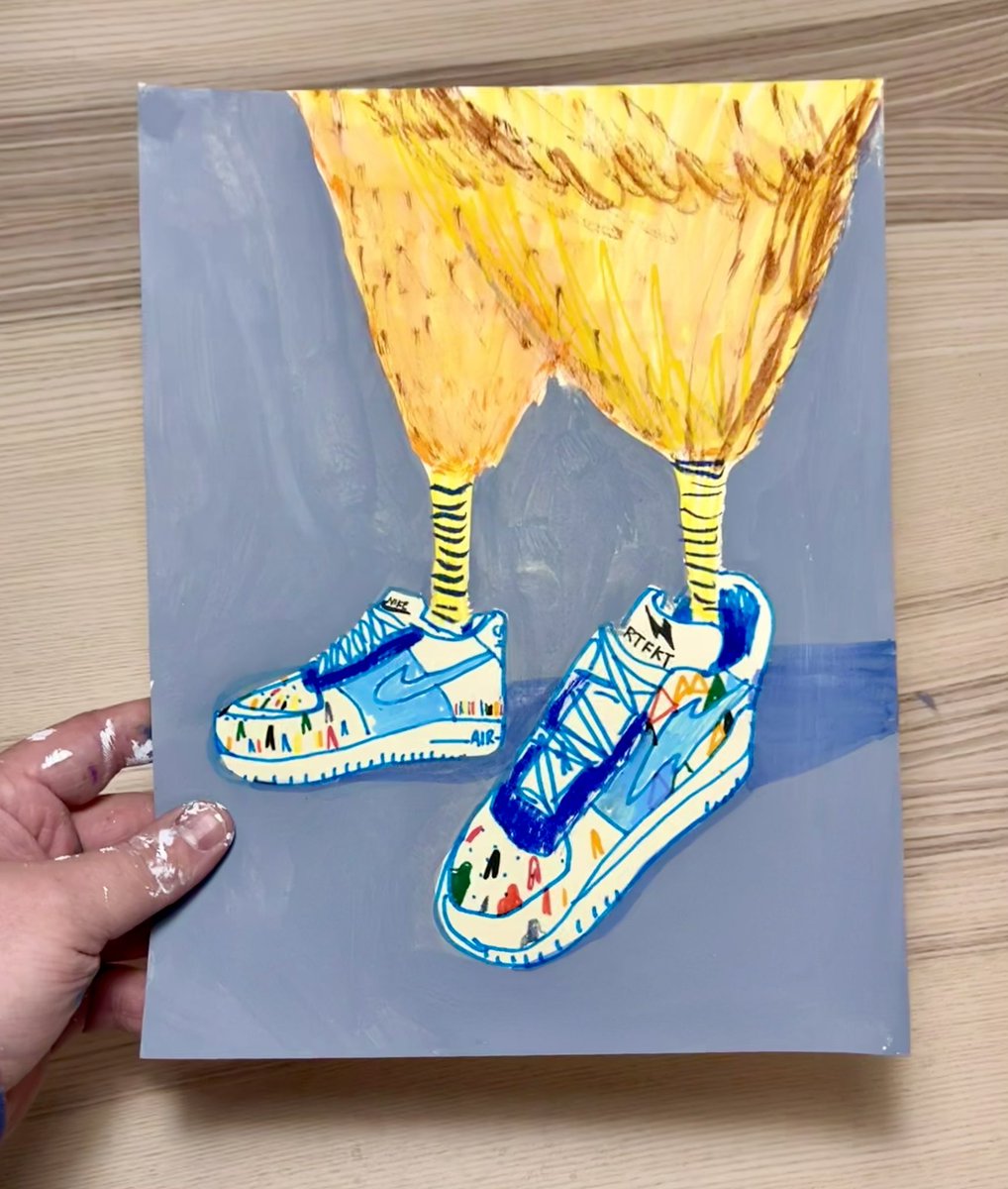 JonathanWWolfe's tweet photo. gm, here’s a drawing of a chicken wearing my shoes 🐓 https://t.co/u09ixDVHYH