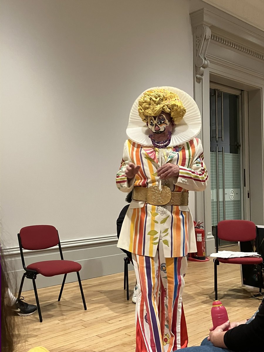 Kagzygal's tweet photo. An inspiring afternoon @walkergallery listening to visual artists based in liverpool @Sumuyyaa @sufeamono and Gary Sollars talk about practice and challenges, pre and post covid then into the gallery to view the work and who do I see at #refractivepool @LouisJeck https://t.co/ikAuGAFcN2
