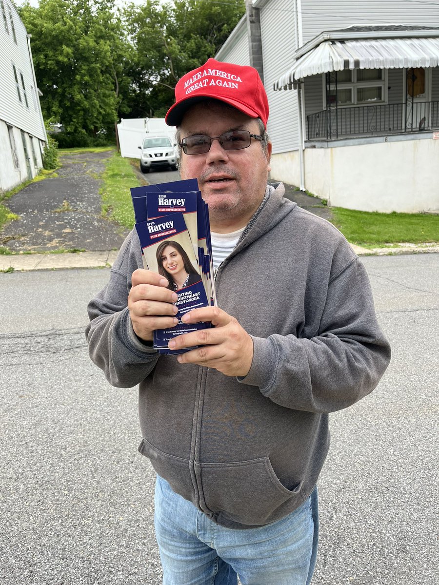 FWojtash's tweet photo. Alex out knocking for @ErynHarvey for State Rep to turn the 121st red! #LeadRight #MakePARed https://t.co/JOv84uf1pv