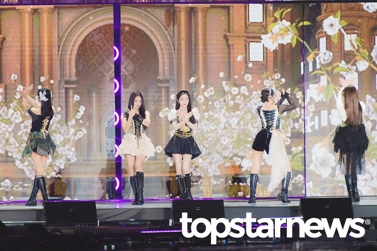 TSN_PHOTO's tweet photo. [UHD포토] 레드벨벳(Red Velvet), ‘드콘을 터트리러 온 여신들’ (2022 드림콘서트) #조이 #예리 #아이린 #슬기 #웬디 #레드벨벳 #RedVelvet #드림콘서트 #포토월 #프리뷰 https://t.co/Y3XsV9dfFD <- Original Photo https://t.co/4i5AO2OMN4