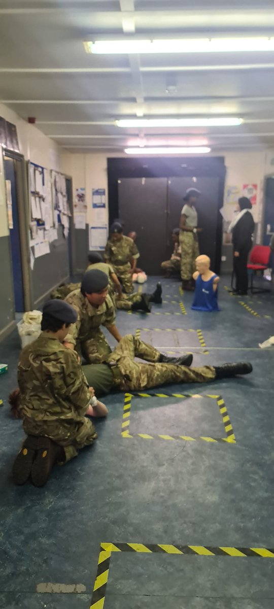 Oc 406 Sqn Willesden tweet media