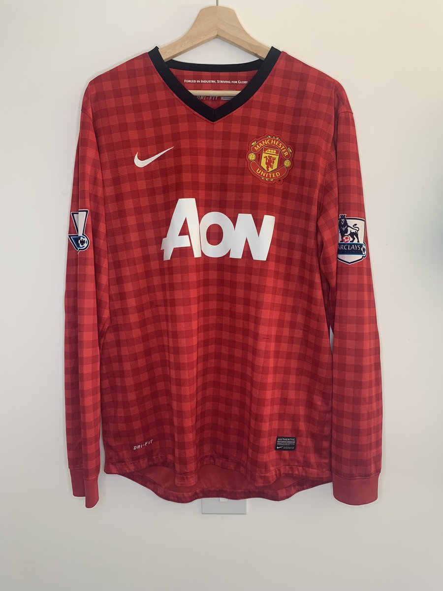 jakesshirts's tweet photo. Haven’t been active on here/Instagram for the last few weeks but I still have these for sale! Retweets appreciated!
Add £4 for UK postage. 
£15 for international.

Manchester United 2012/13
Large
Good condition (a few pulls)
£80 https://t.co/rOMKuz3kID