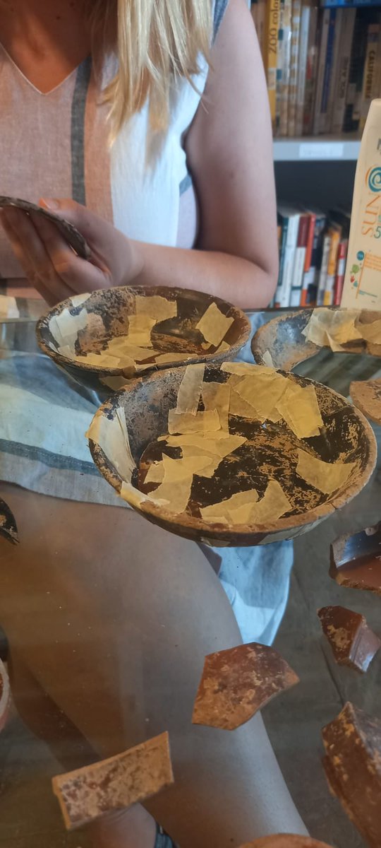 MarzuoloM's tweet photo. It's all hands on deck puzzling pots in #Cinigiano where MAP co-director Gijs Tol @UniMelb, Filmo Verhagen @UU_University, Tanja van Loon, &amp; Agnese Livia Fischetti #knir are studying and conserving 200+ terra sigillata vessels recovered from site in 2018. https://t.co/xzBObrNSeX