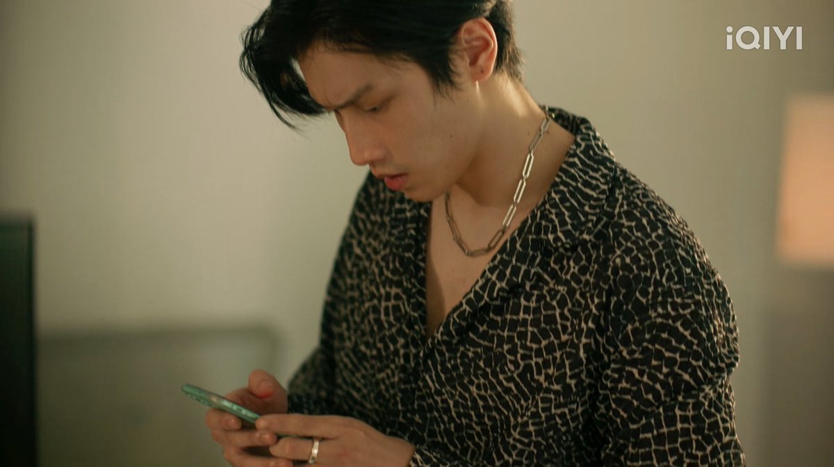 kpthoughts99's tweet photo. Bible probably thinking Twitter will just the fans hating Vegas but end up it’s all our thirst tweets about how good looking he is 😭

#KinnPorscheEp11 https://t.co/bwrfJLAeHs